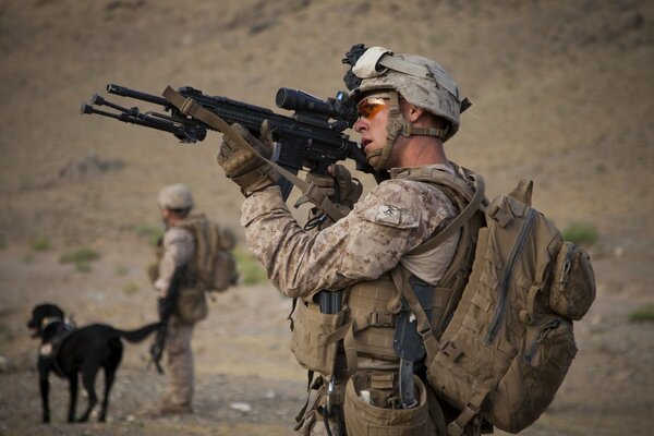 An army soldier looks through the scope