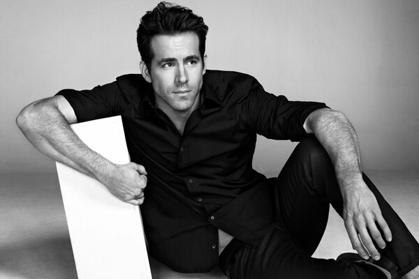 Black and white photo of actor Ryan Reynolds