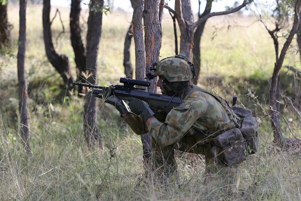 Soldato armato dell esercito australiano