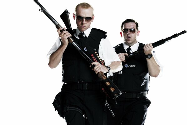 Simon Pegg y Nick Frost son tipos de policías geniales con gafas