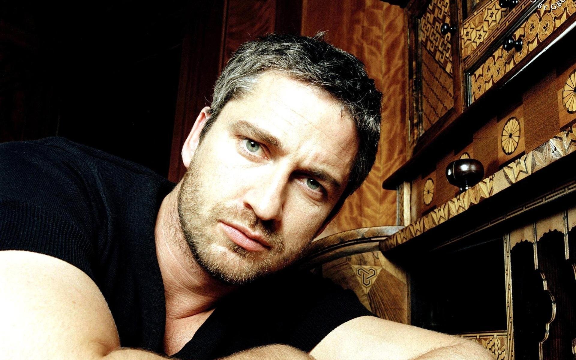 gerard butler hombre actor cara mirada sin afeitar