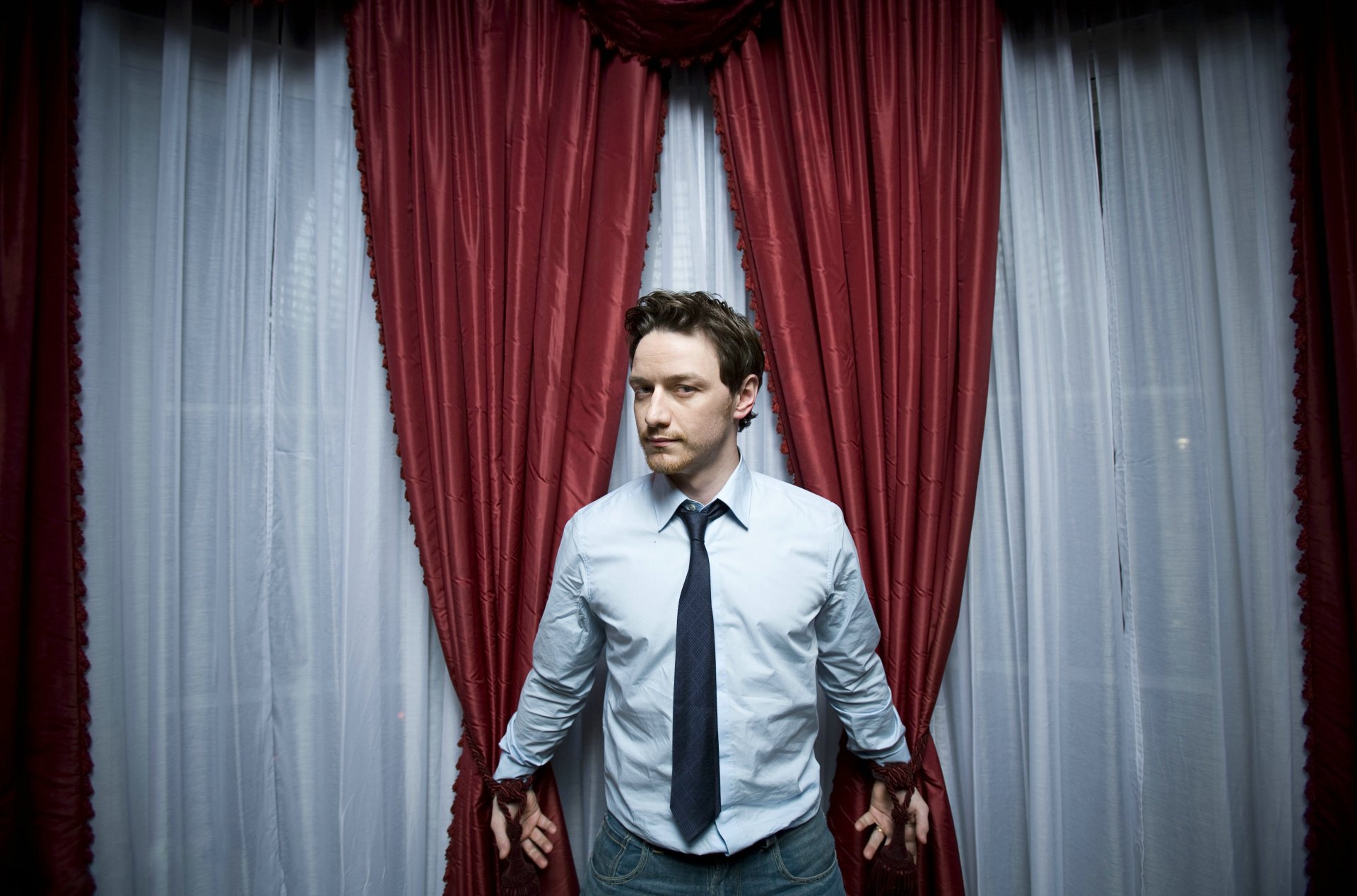 james mcavoy schauspieler vorhänge blick