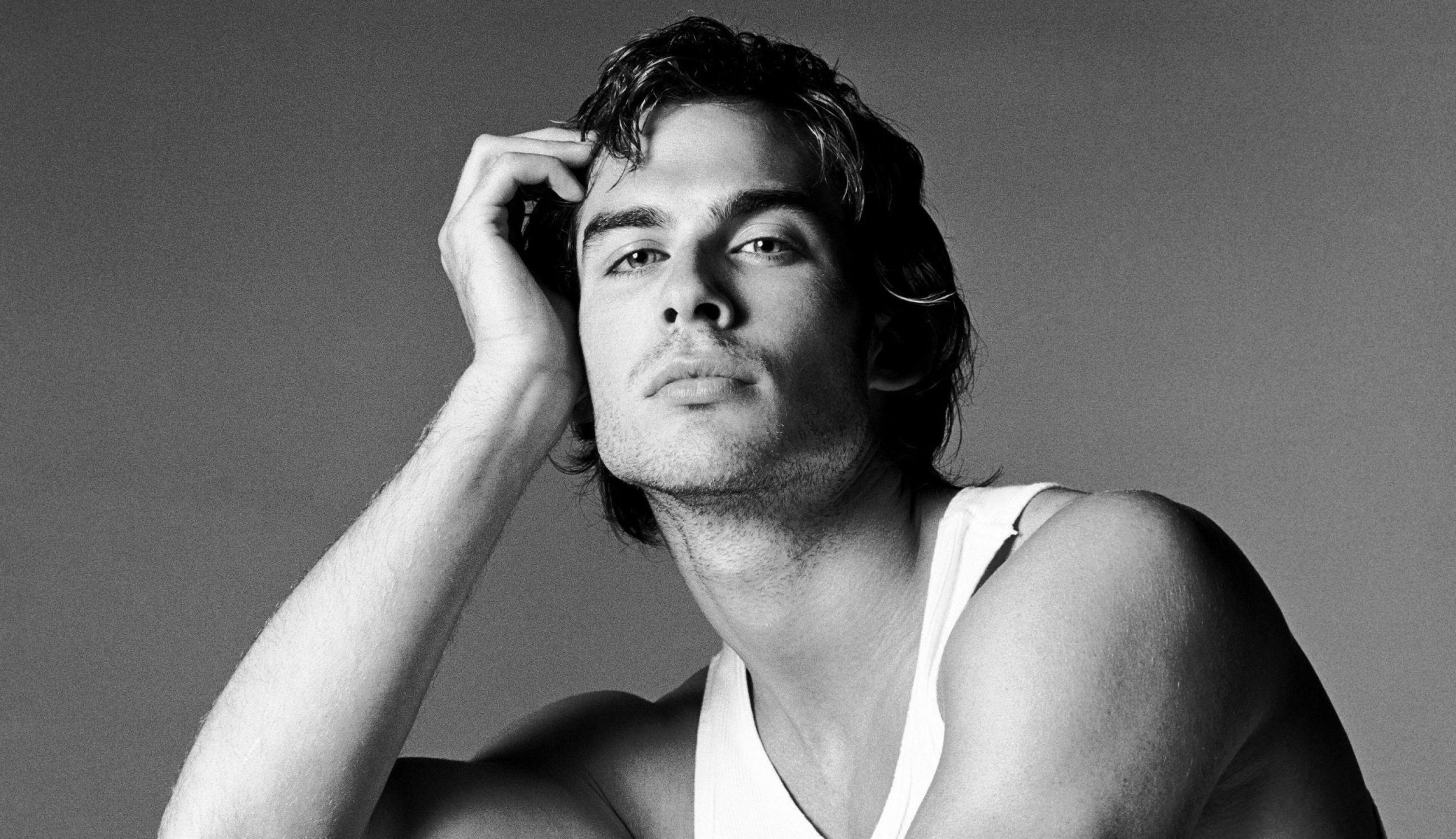 ian somerhalder ian somerhalder serie de televisión the vampire diaries damon novio mirada camiseta blanco y negro