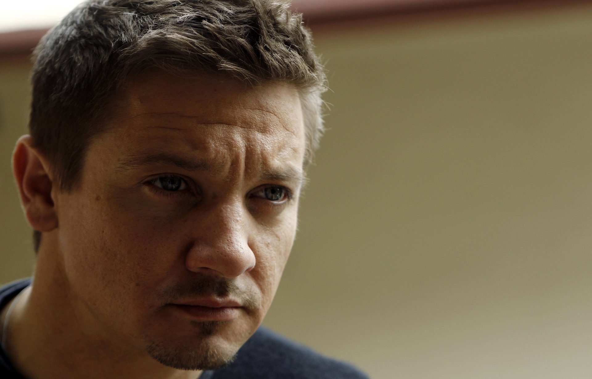 jeremy renner actor photo wallpaper portrait