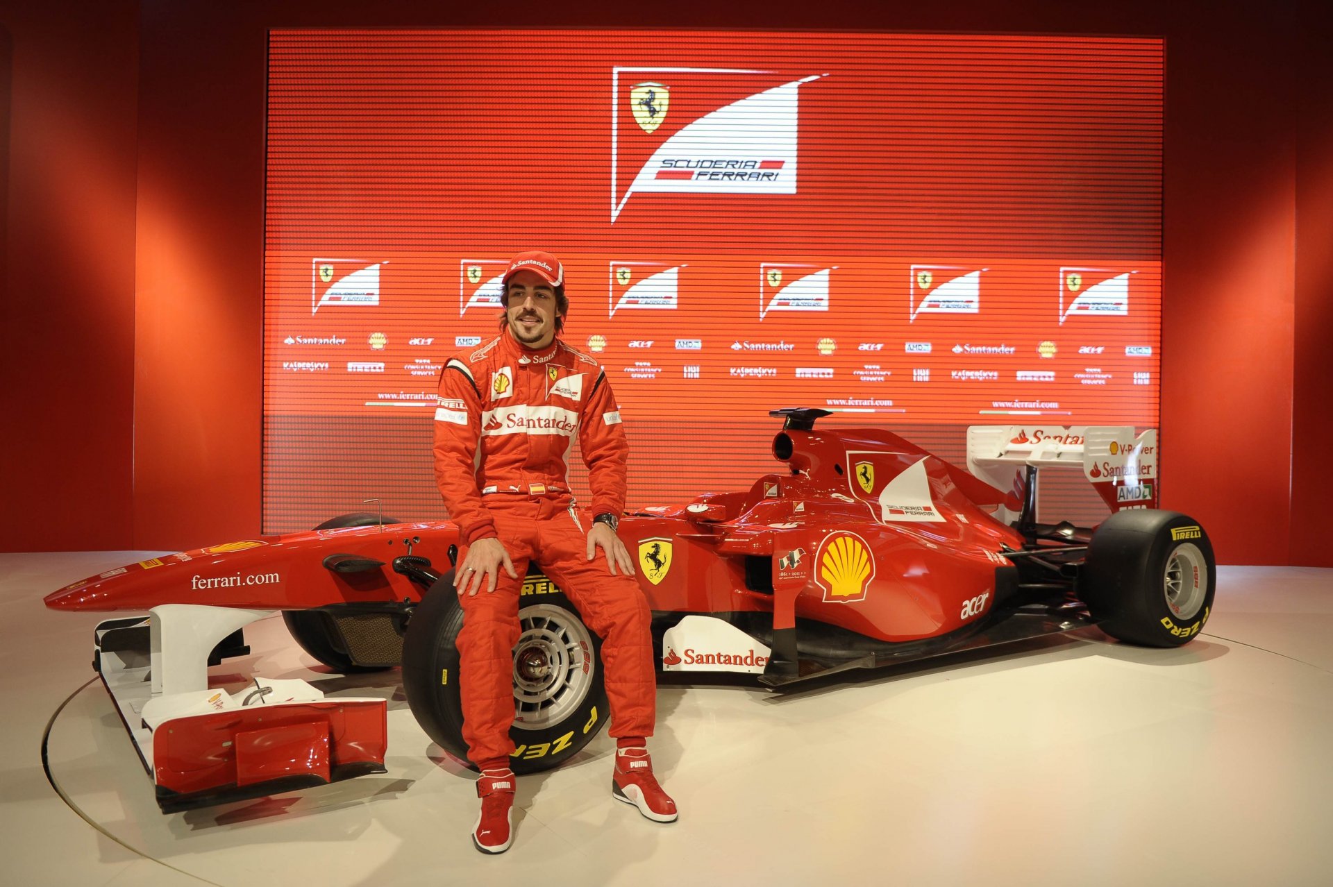 hombre pilo fórmula 1 fernando alonso ferrari