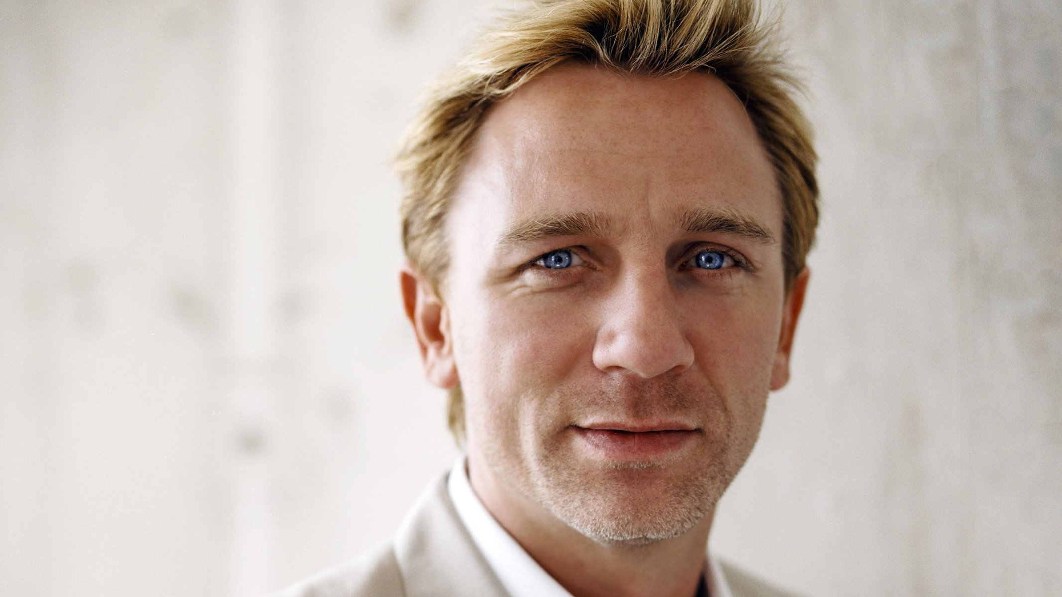 daniel craig les yeux bleus