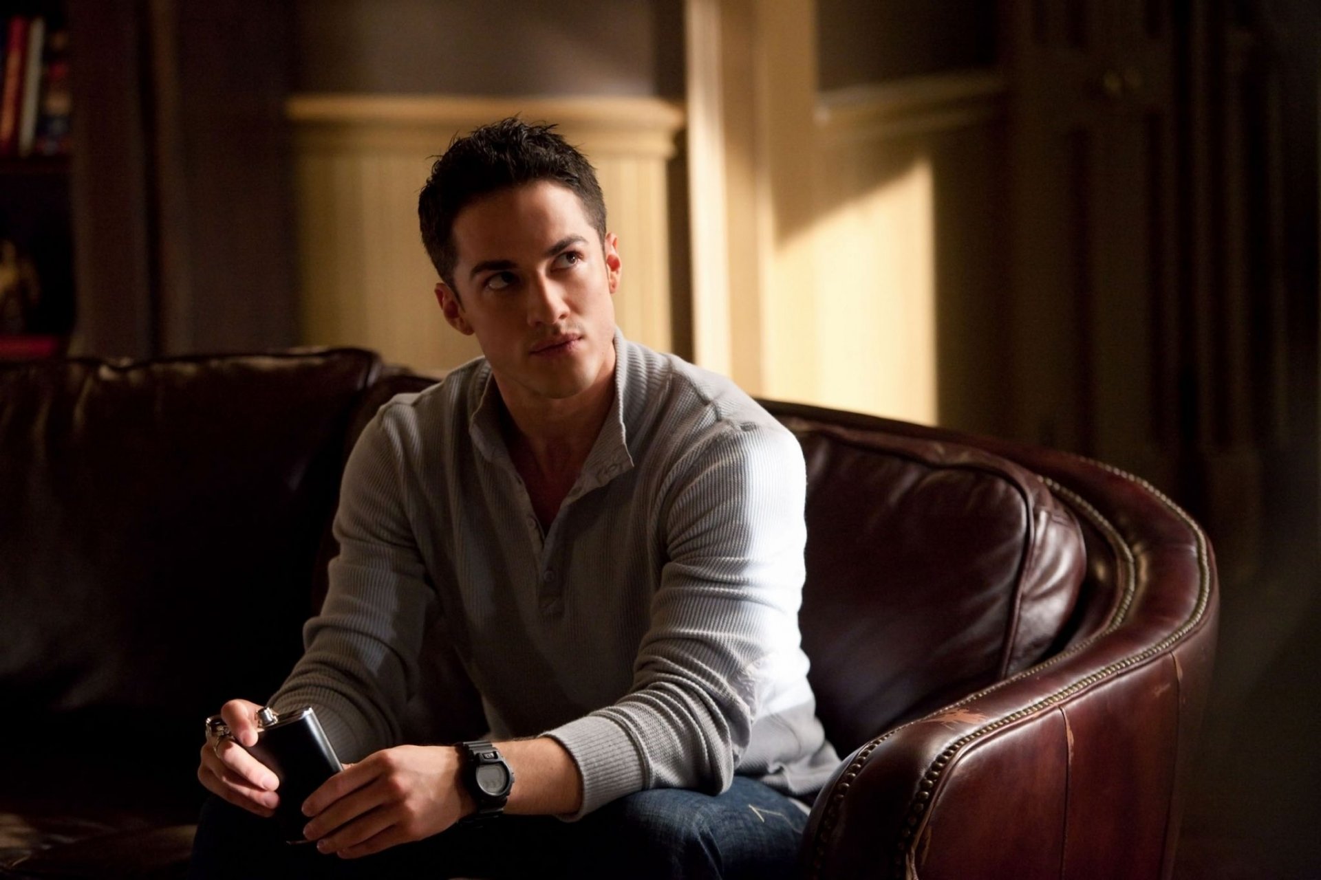 michael trevino tyler lockwood acteur vampire diaries brune