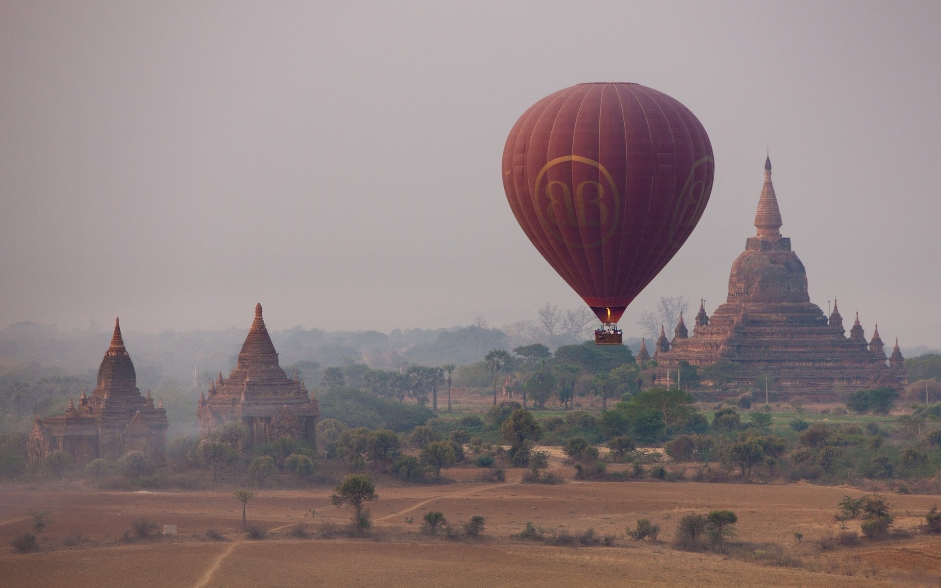 balloon the sky the ancient city