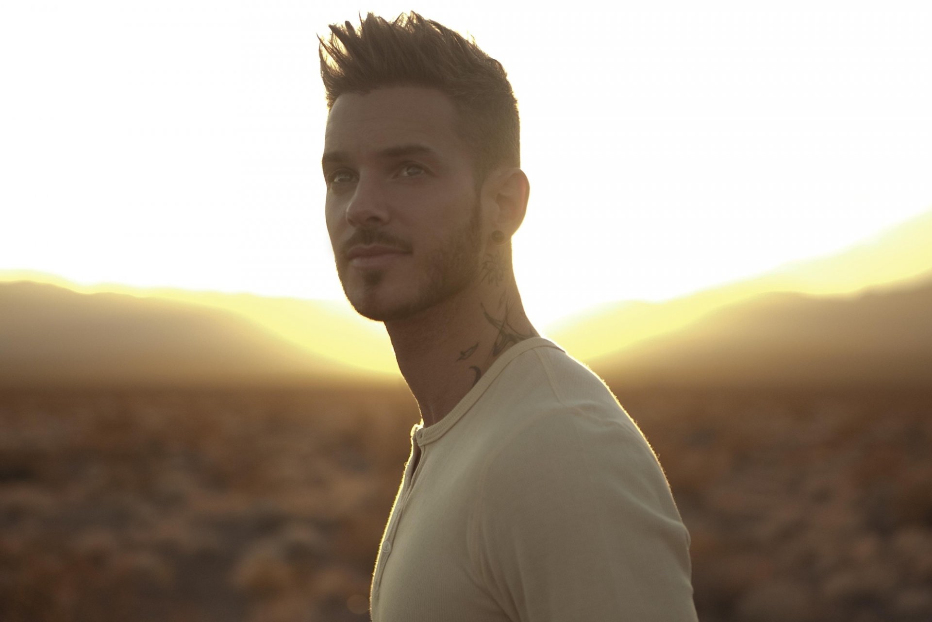 matt pokora rnb a la poursuite du bonaire piosenkarz mężczyzna francuz