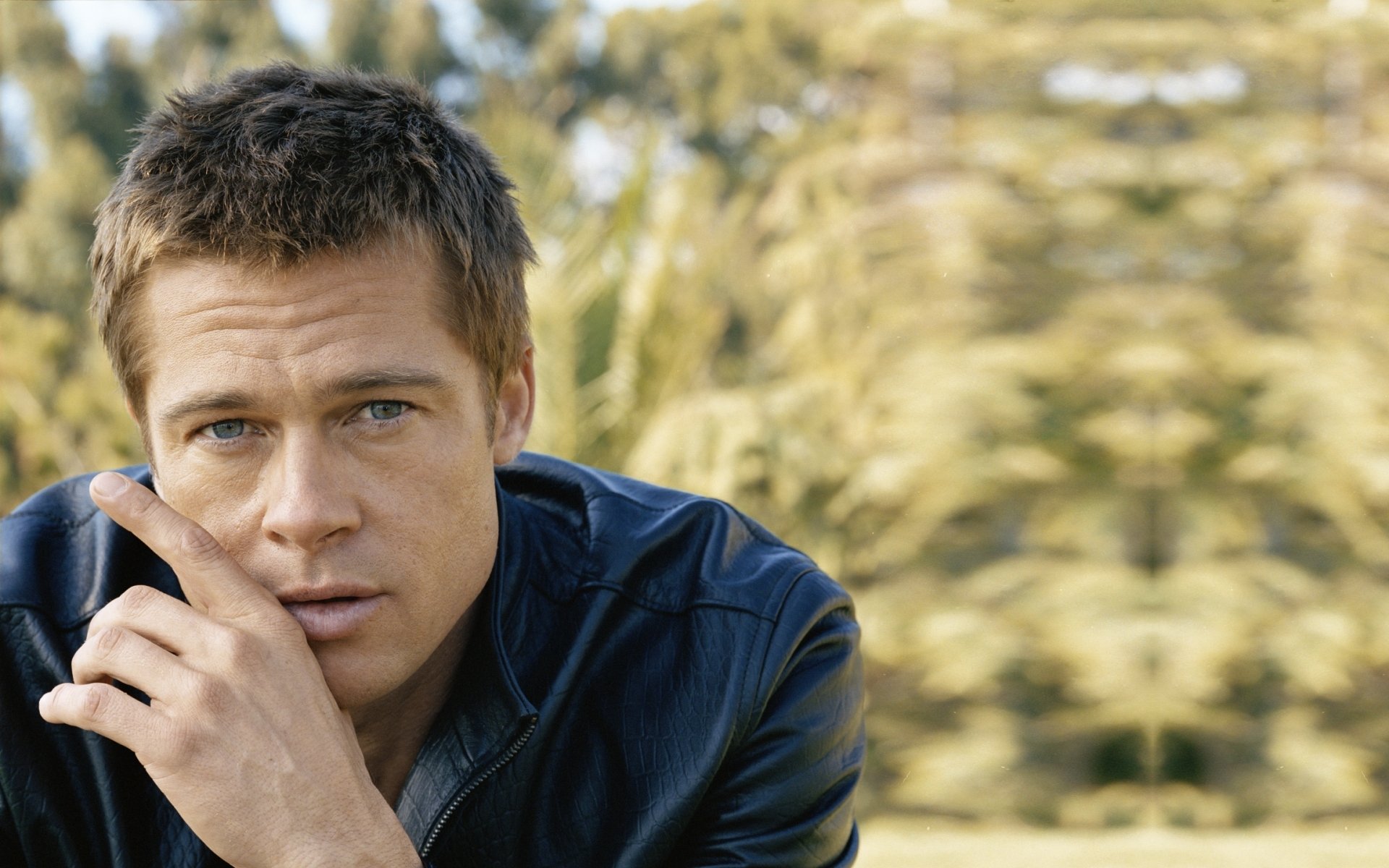 brad pitt producteur homme regard