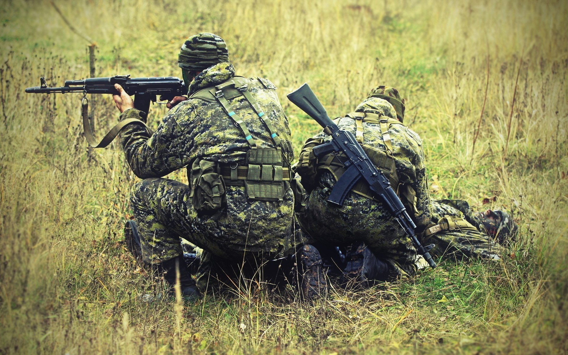 soldaten waffen ak-74m spezialeinheiten russland