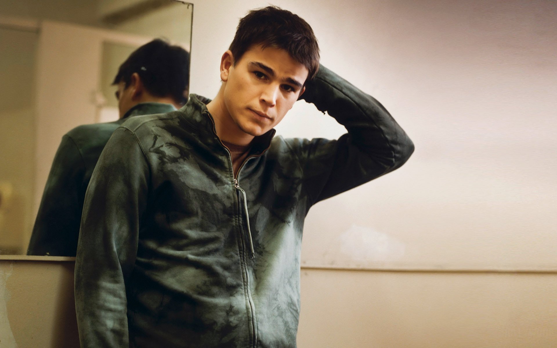 josh hartnett mirror