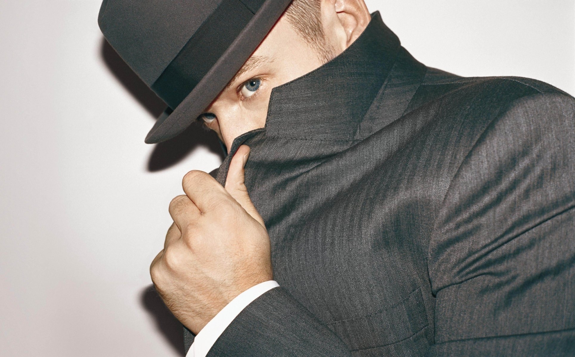 justin timberlake chanteur compositeur producteur danseur guy homme yeux chapeau veste ne pas brûler