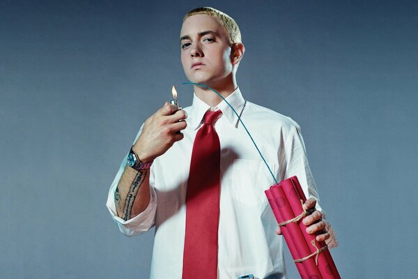 Rapper Eminem sets fire to the Bickford cord