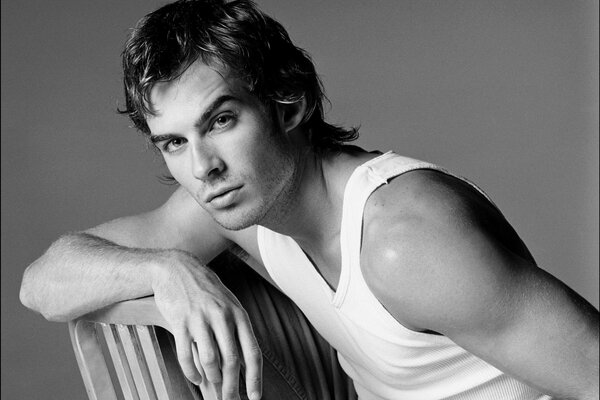 Schwarz-Weiß-Foto von Ian Somerhalder