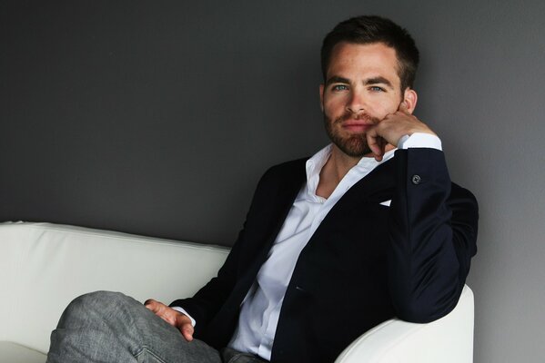 Photo of actor Chris Pine