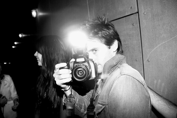Jared Leto takes photos with a flash