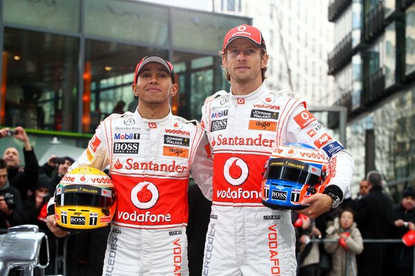 Les pilotes de Formule 1 Lewis Hamilton et Jenson Button