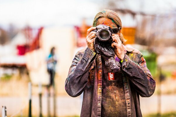 Fotógrafo en el Festival de flores de Holi