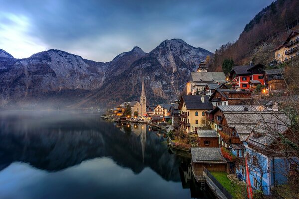 Die österreichische Stadt liegt am Ufer eines schönen Flusses