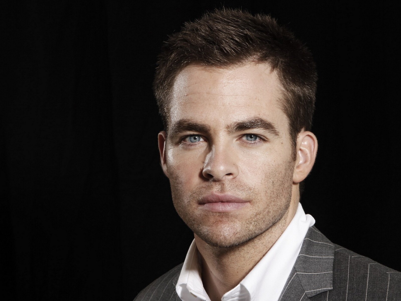 chris pine attore foto