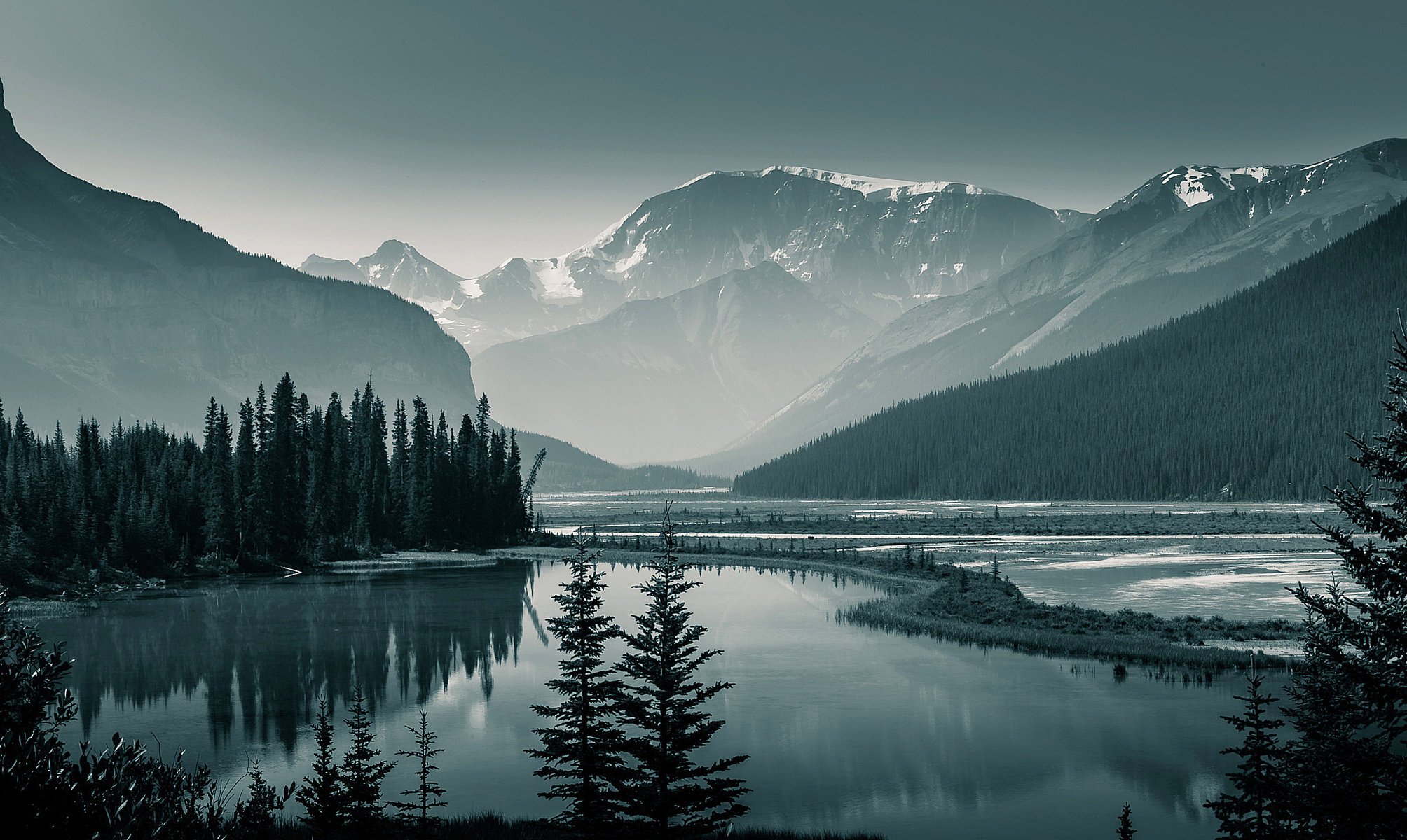 monocromatico parco nazionale di banff natura paesaggio canada mattina lago montagne