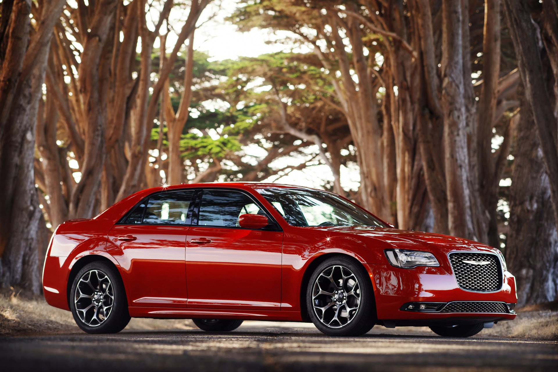 chrysler lujo rojo metálico lateral 2015 300