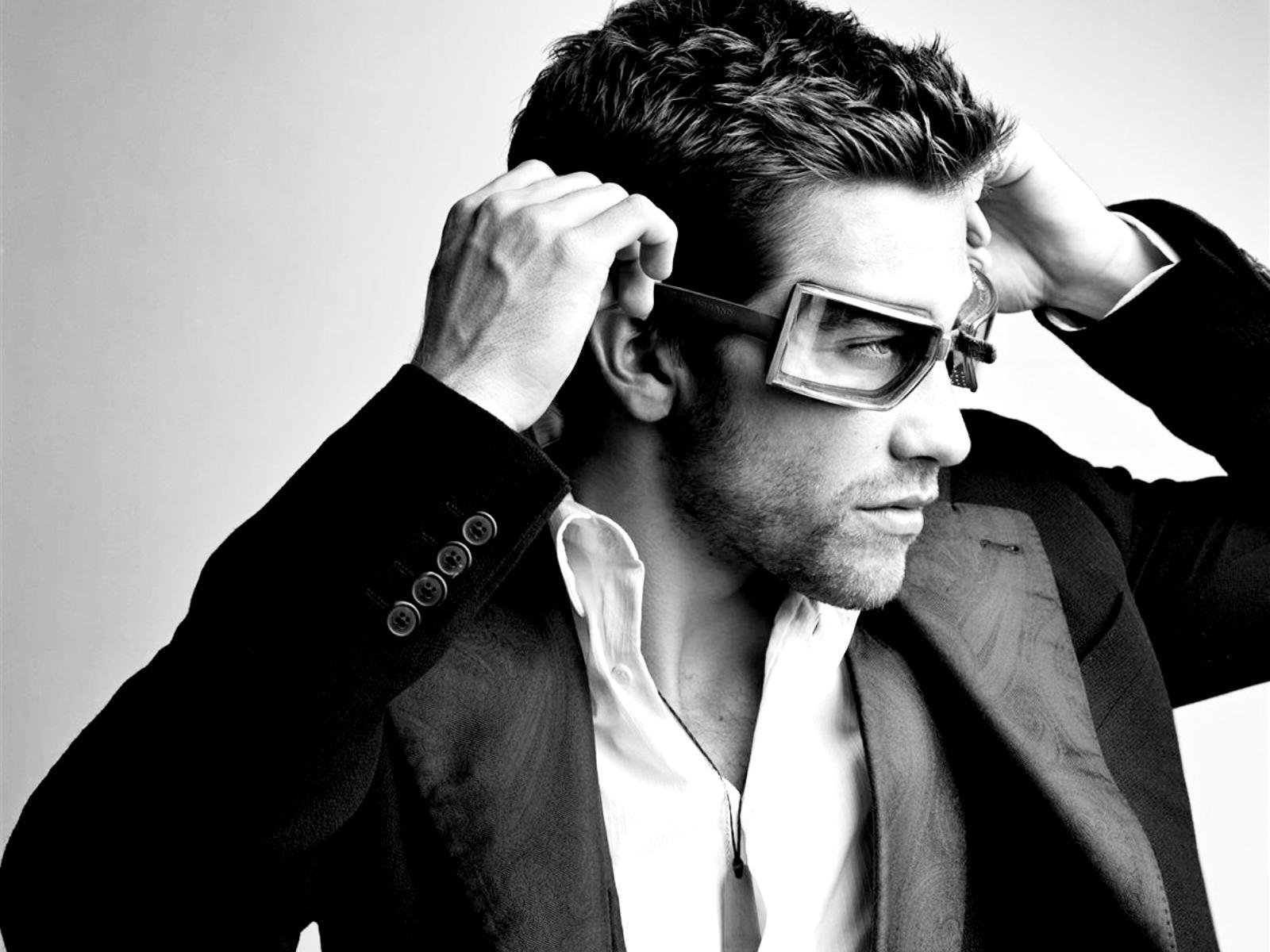 jake gyllenhaal actor estilo blanco y negro