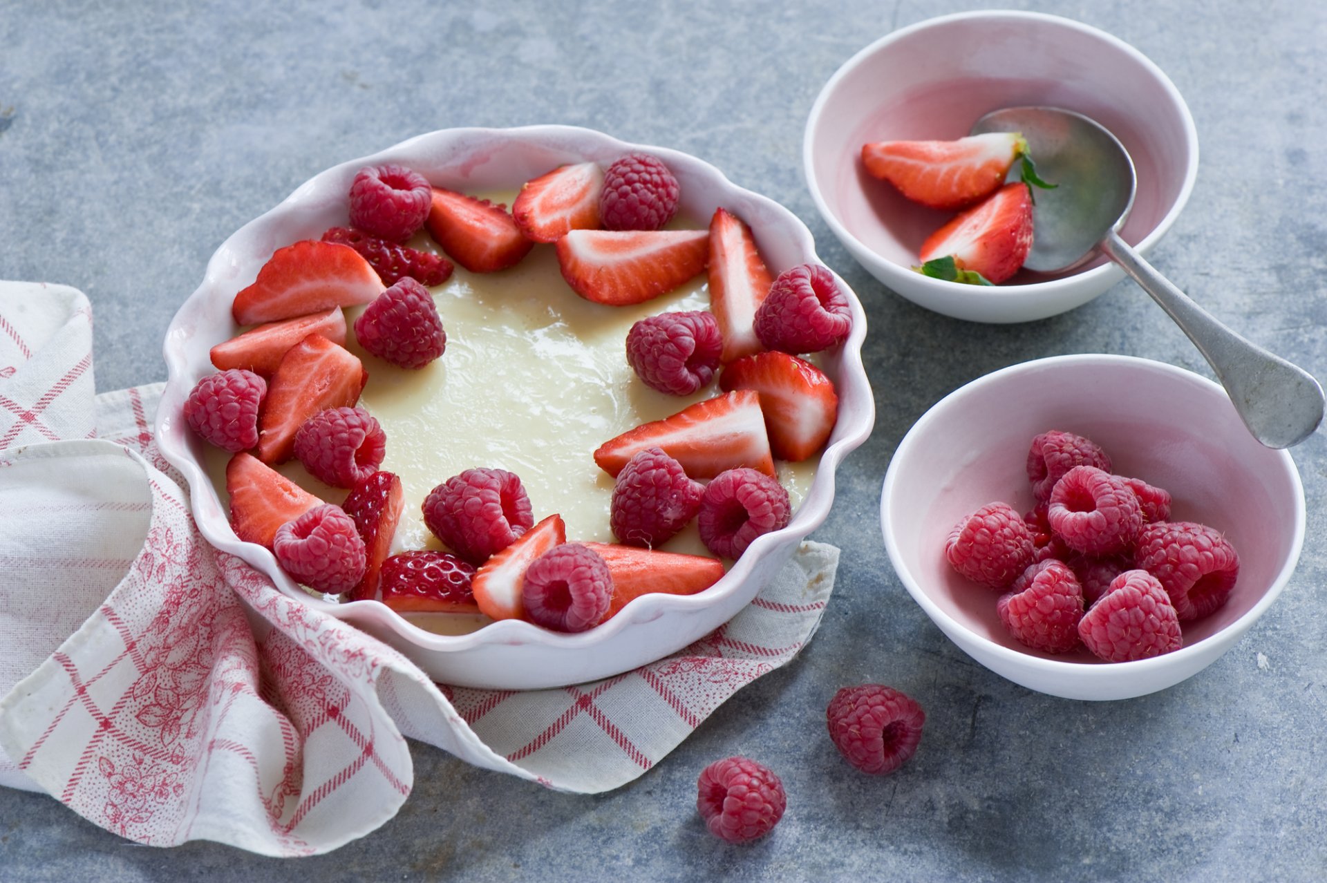 pastel bayas fresas frambuesas