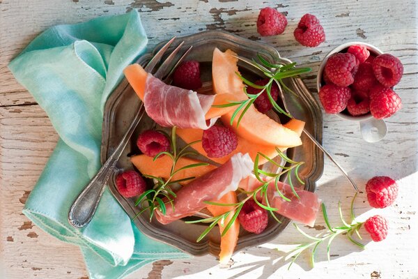 Insalata di frutta su un piatto