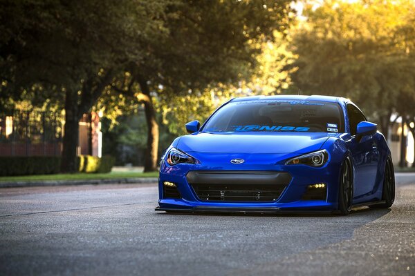 Blaues Auto brz subaru