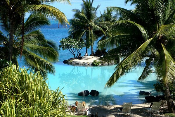 On the island of Tahiti Lagoon beauty