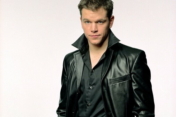 Matt Damon el misterioso hombre con chaqueta de cuero