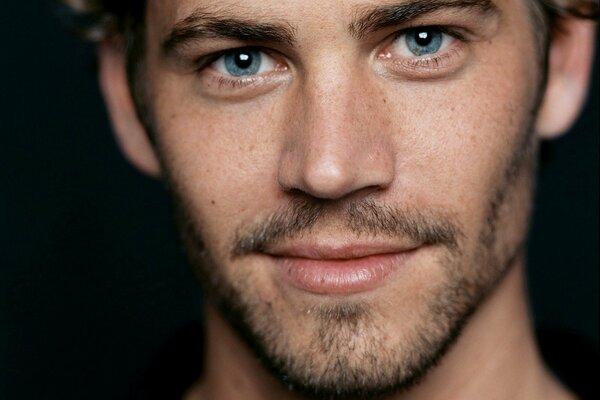 Paul Walker uomo Enigma con uno sguardo penetrante