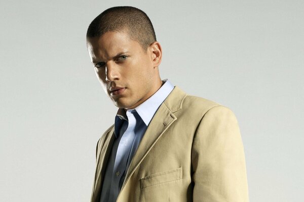 Wentworth Miller nei panni di Michael Scofield