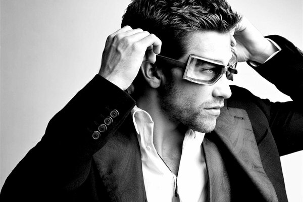 Photo en noir et blanc de l acteur Jake Gyllenhaal