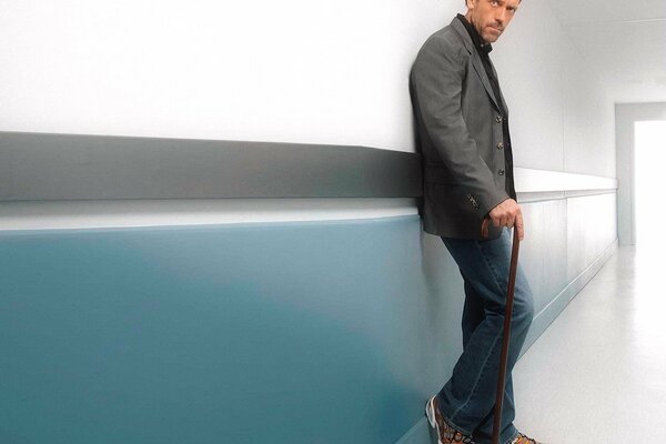 Dr. House contra la pared