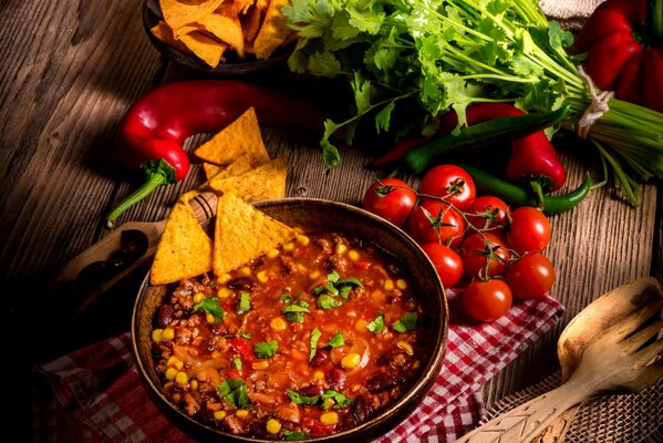 Vegetable dish with corn snacks