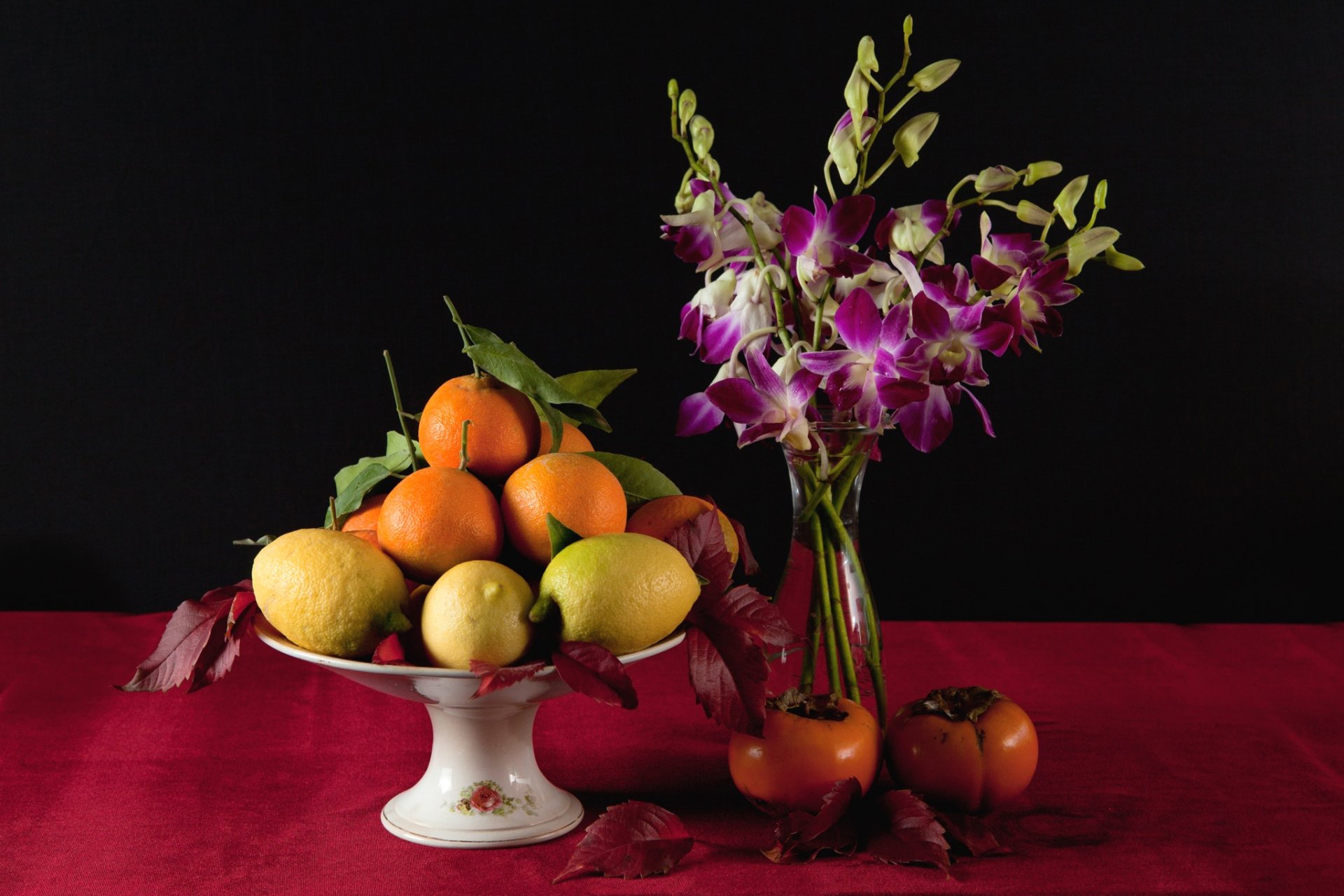 stillleben vase blumen obst zitrone orange persimmon