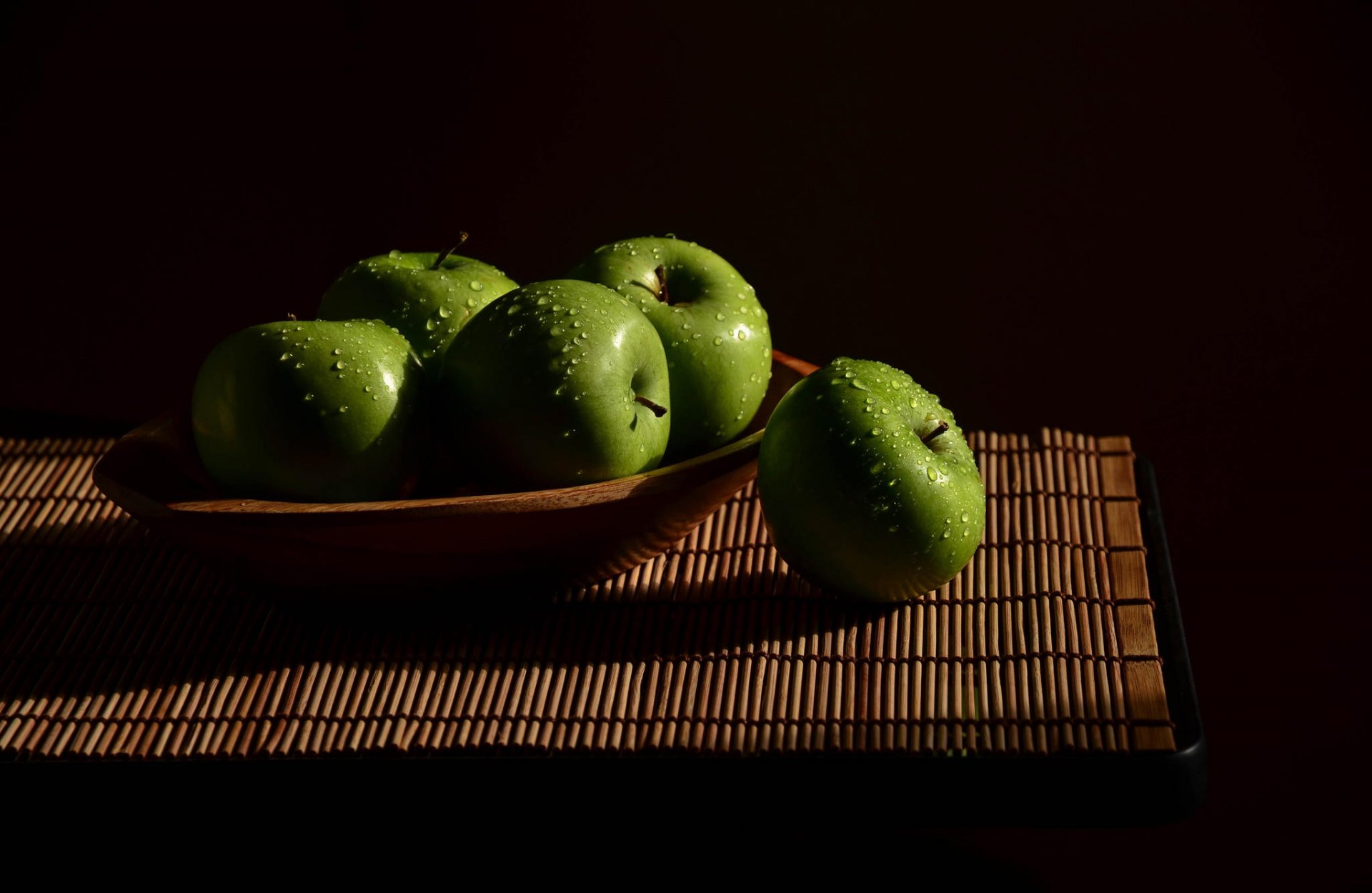 äpfel licht baum stillleben grün matte tropfen wasser obst frisch hd