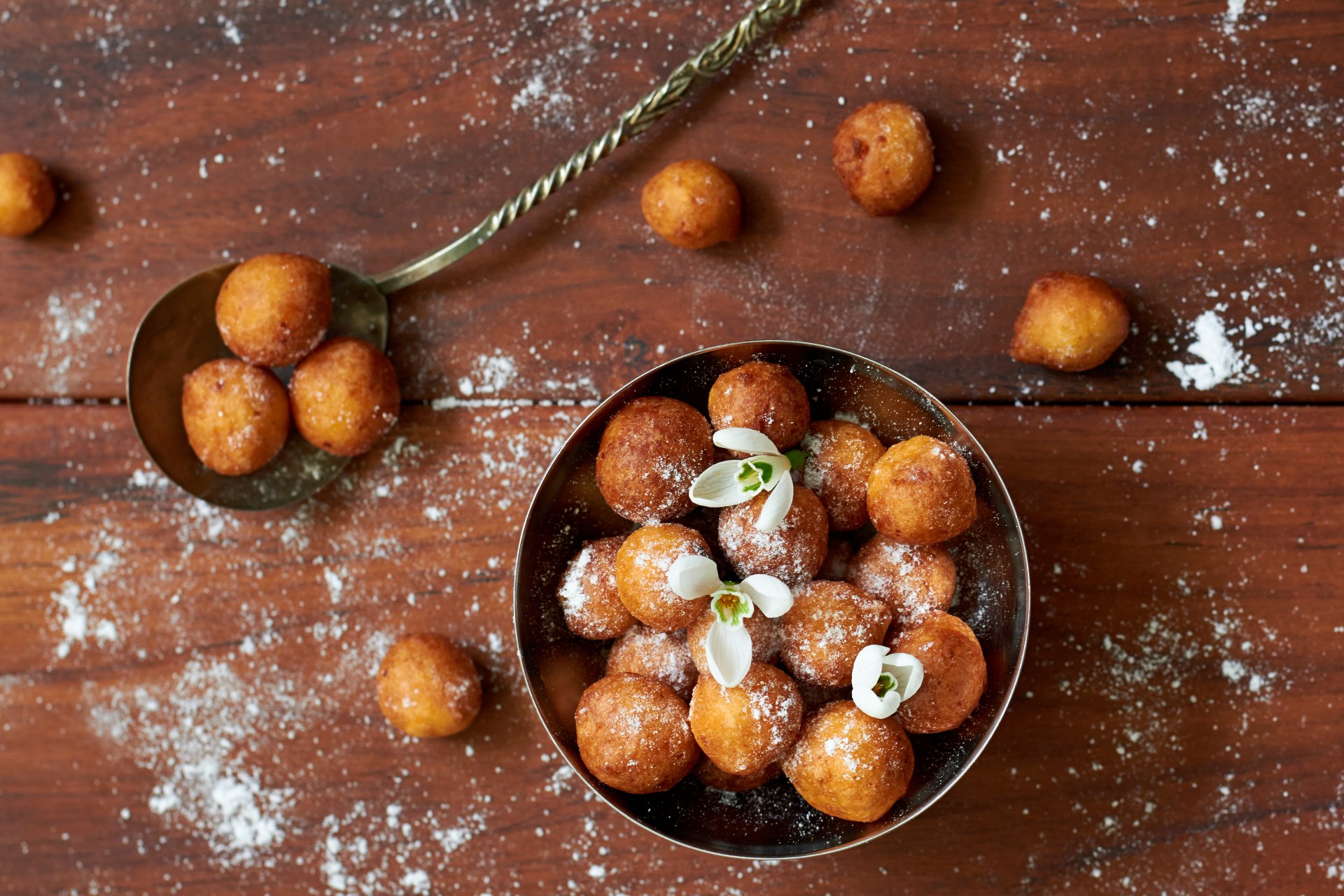 beignets soufflés cuisson poudre sucre repas doux fleurs