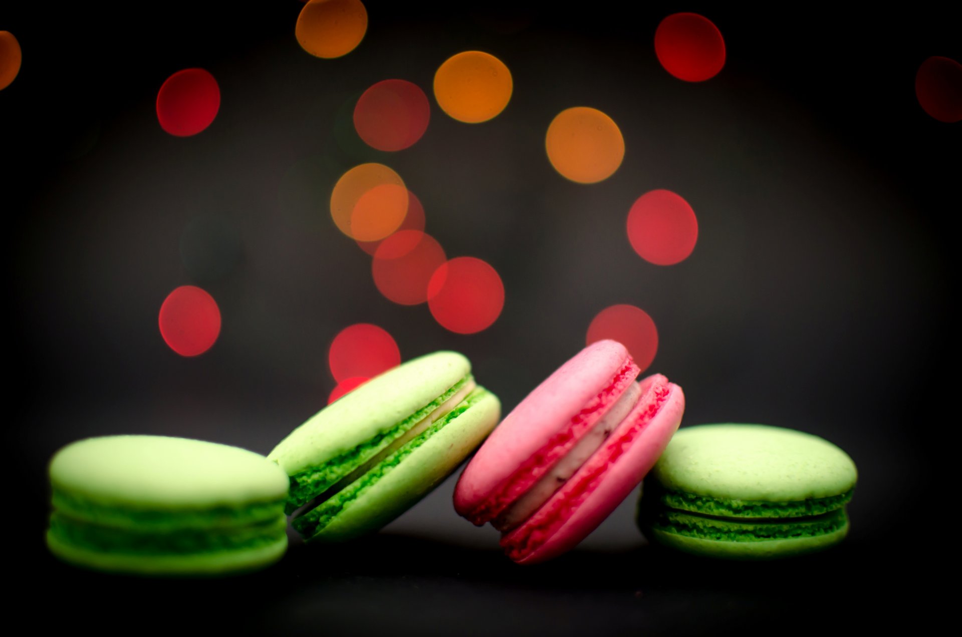 macaron amaretto biscotto rosa verde dessert bokeh