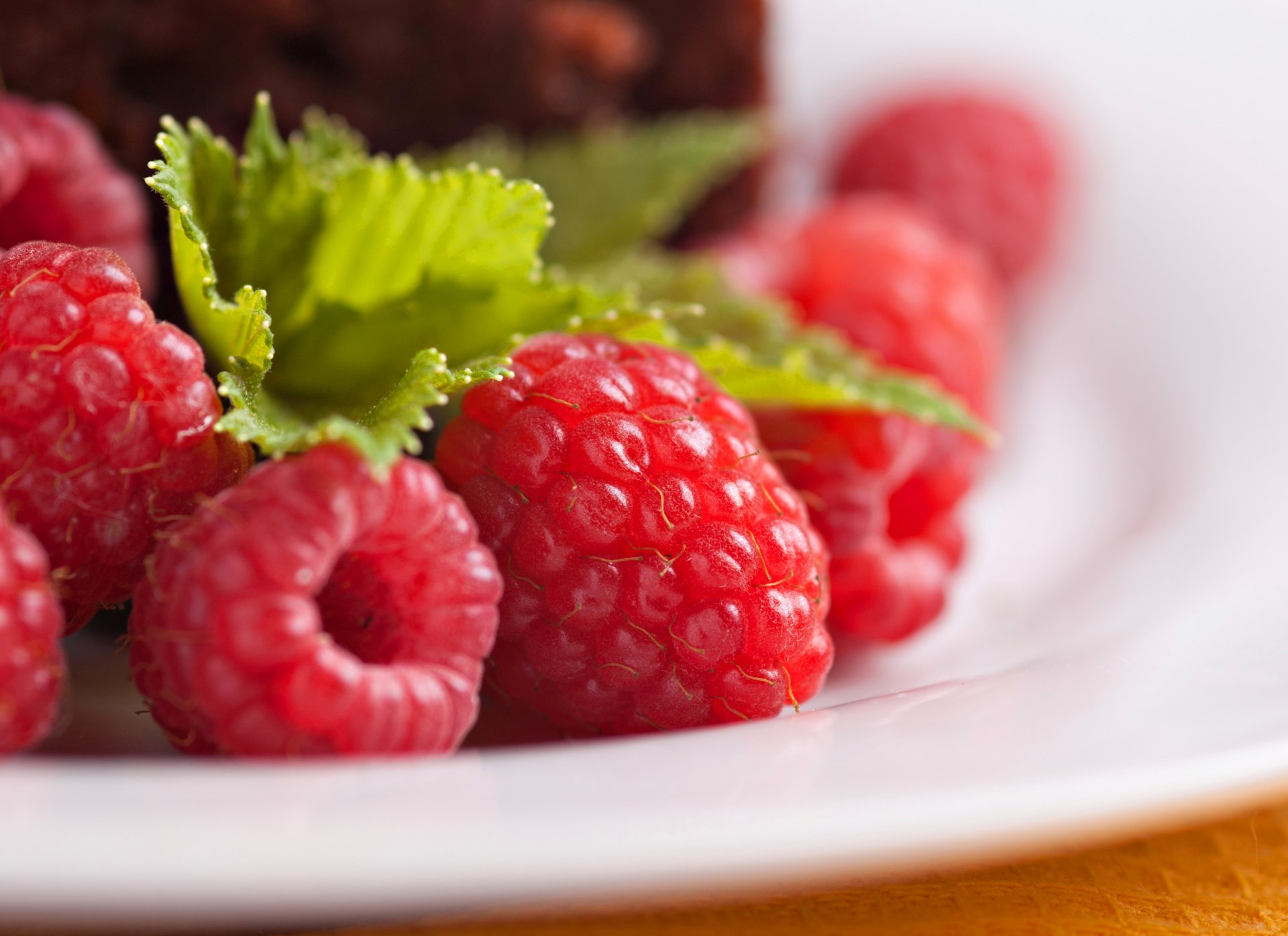 raspberry berries red leaves dish