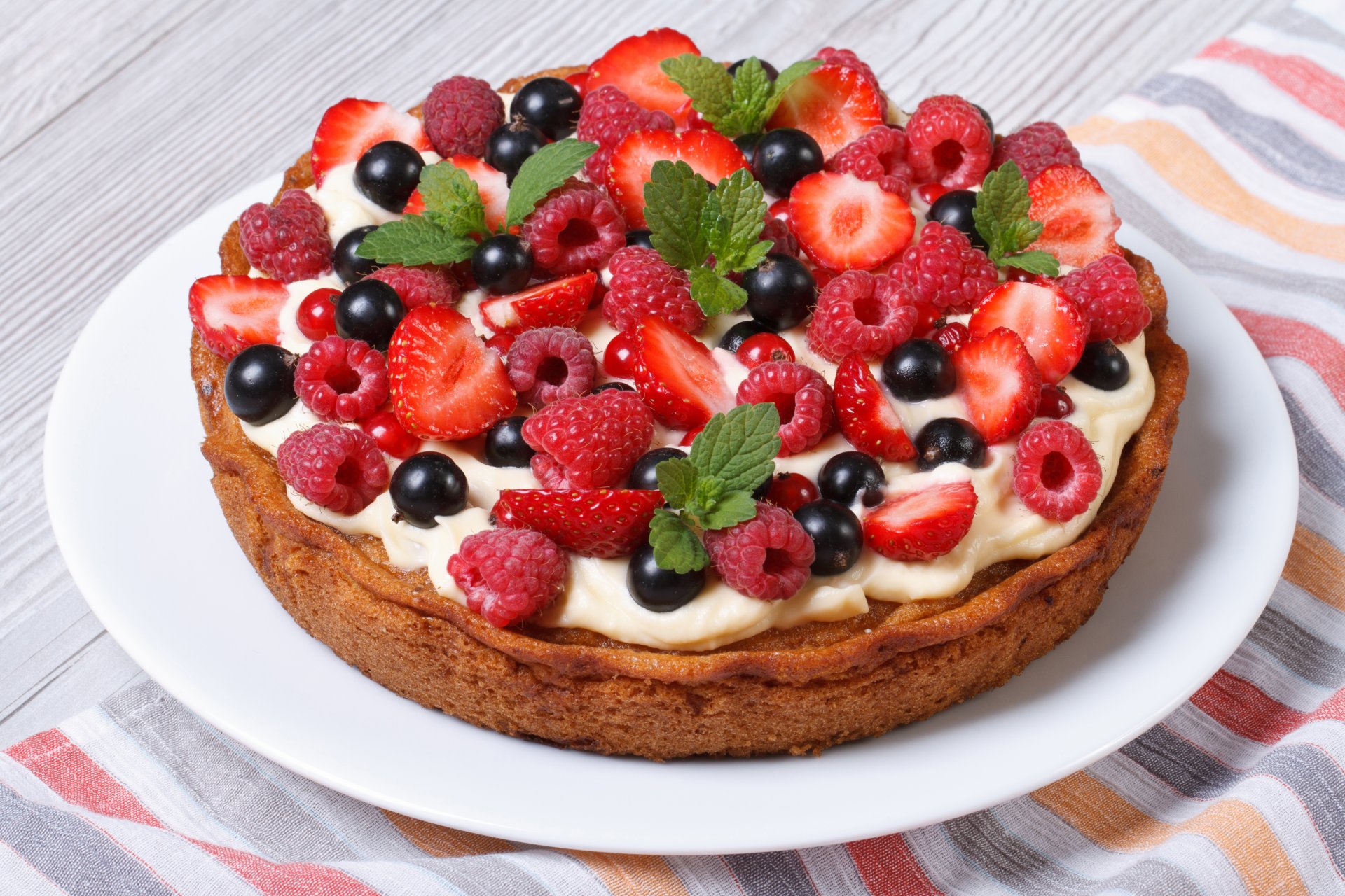 berries cake dessert sweets pastries pie cream strawberries raspberries currant