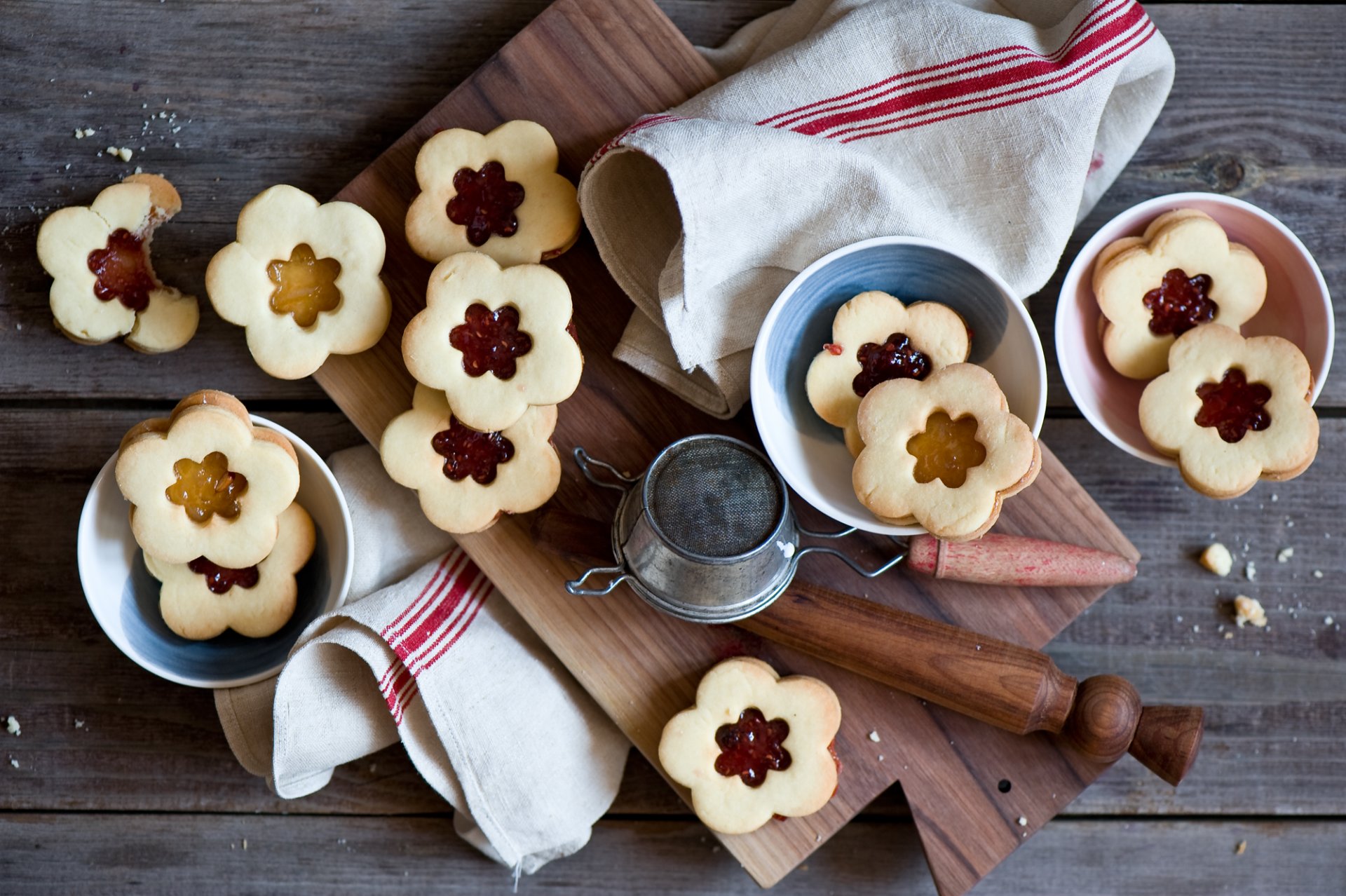 cookies strainer towel