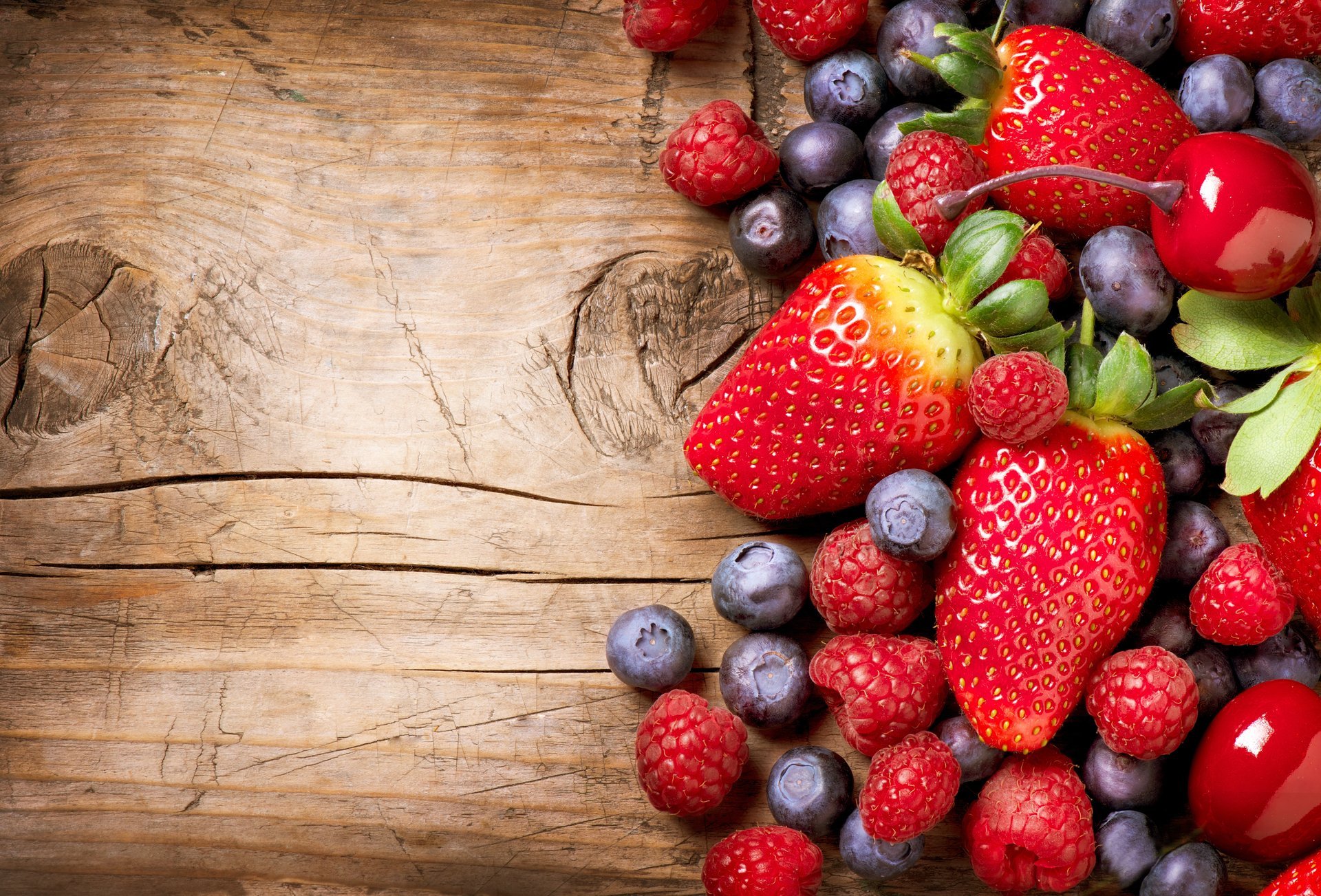 bayas fresas frambuesas arándanos