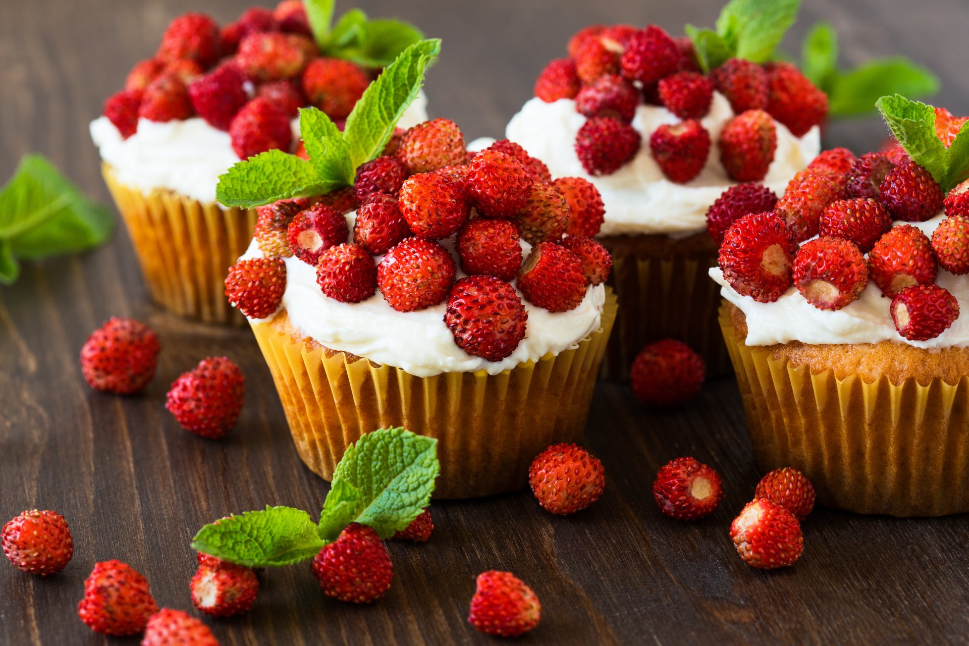 cupcake dessert sweet cream cake strawberry berrie