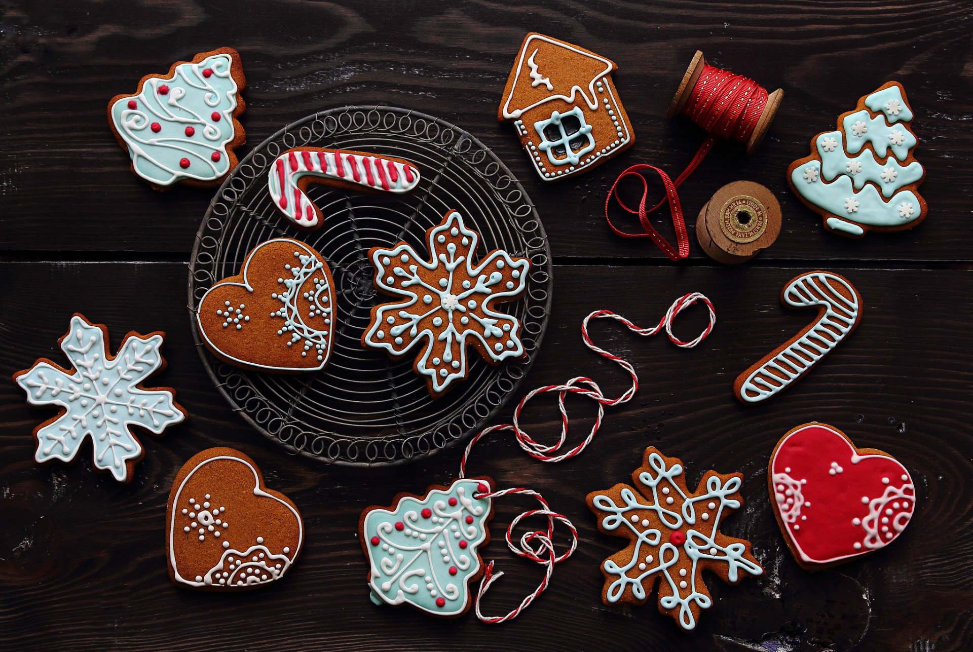 biscotti capodanno figurine fiocchi di neve cuori casa albero di natale cottura glassa vacanze inverno nuovo anno natale