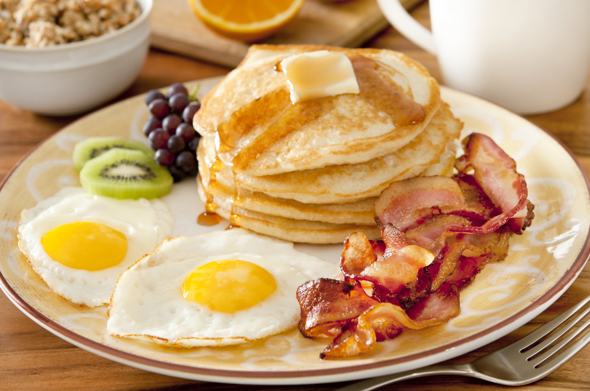 frühstück obst pfannkuchen rührei pfannkuchen omelett