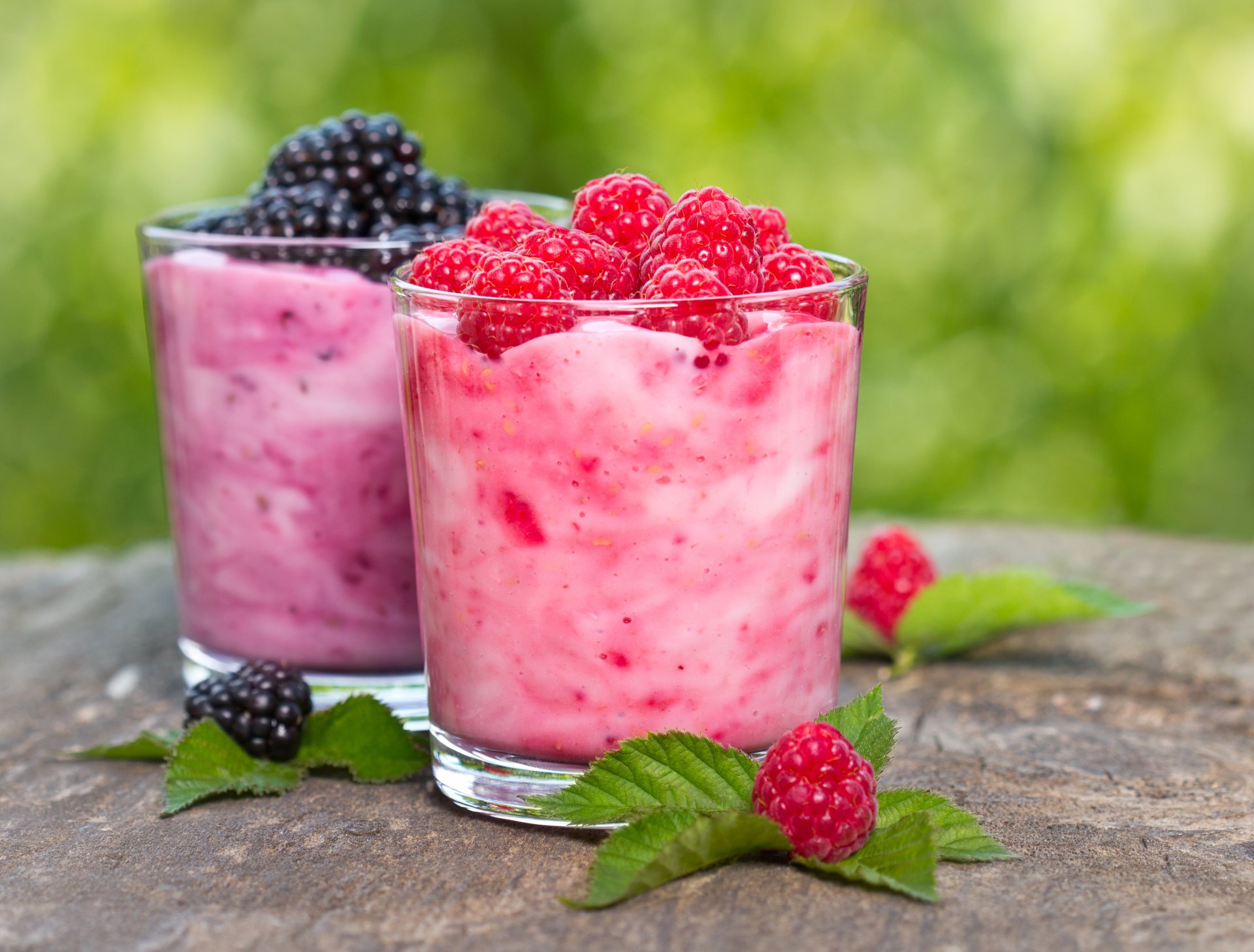 milkshake smoothie baies yaourt framboise mûre dessert laitier